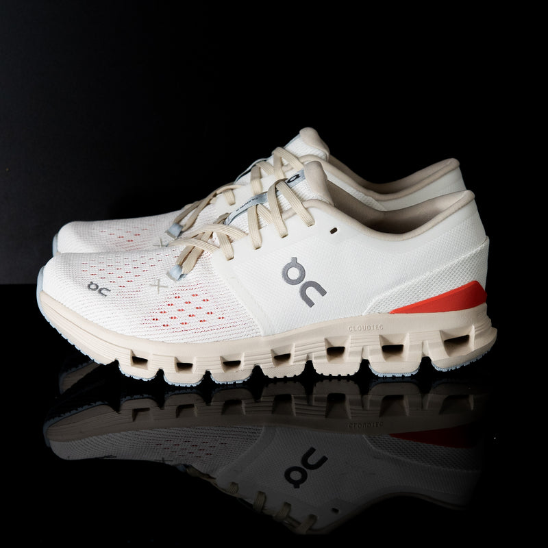 ON : On Cloud X 4 Femme, Ivory / Saumon