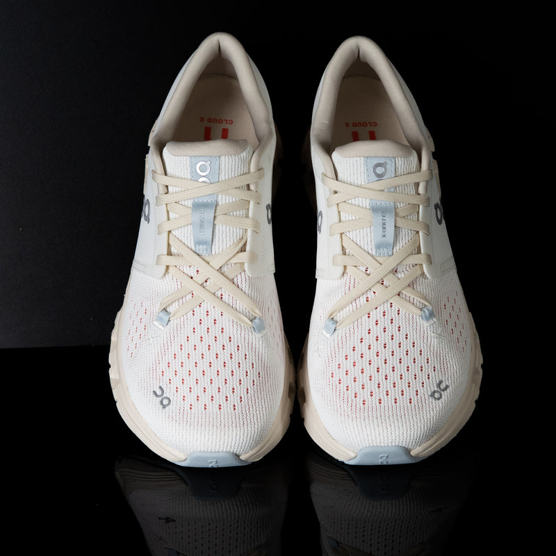 ON : On Cloud X 4 Femme, Ivory / Saumon