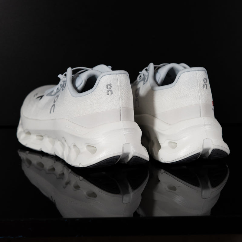 ON : On CloudInclinaison, Arctique / Glace