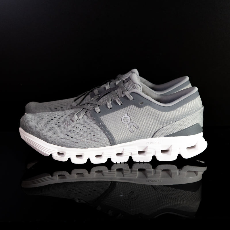 ON : On Cloud X 4 Homme Ivoire/ Gris