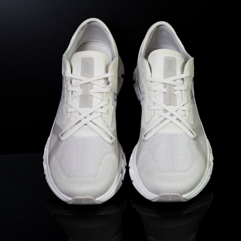 ON : On Cloud X 4 AD Femme, Blanc/ Loup