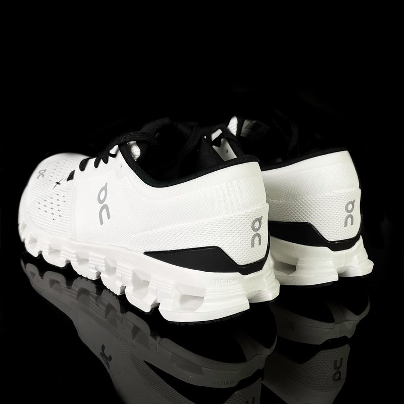 ON : On Cloud X 4 Homme, ivory / Noir