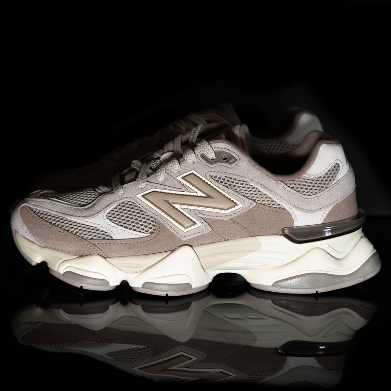 NEW BALANCE : New Balance 9060, Homme, Brun
