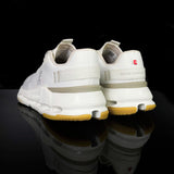 ON : On Cloudnova Forme 2 Femme Ivoire/ Dessert