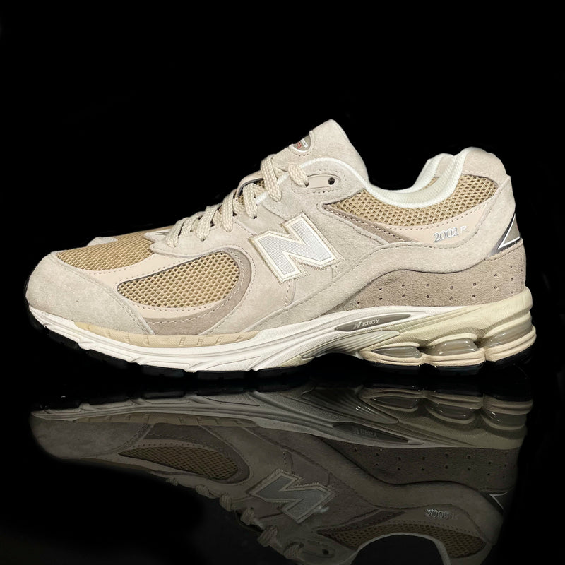NEW BALANCE : New Balance 2002RB Homme, Gris/ Beige