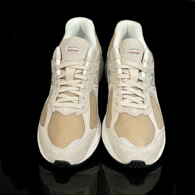 NEW BALANCE : New Balance 2002RB Homme, Gris/ Beige
