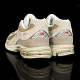NEW BALANCE : New Balance 2002RB Homme, Gris/ Beige