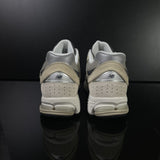 NEW BALANCE : New Balance 2002R,Homme, Beige/ Gris
